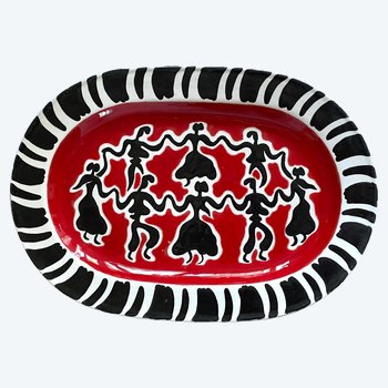 Ceramic dish. Middle of the 20th century. Catalan dancers. G. Galian. Perpignan.