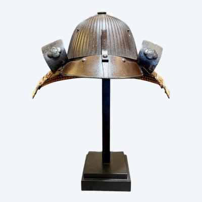 Kabuto De Samurai Clan Asakura mit 62 Saotome-Lamellen, signiert Ieharu - Edo-Zeit (1603-1868).