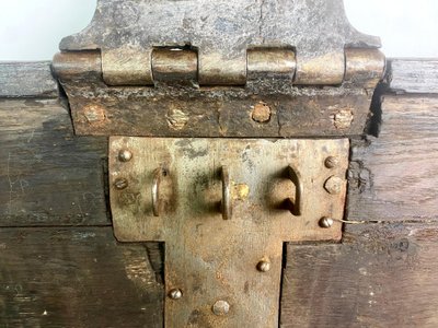 Large French privateer pirate chest - Safe - Louis XIV period - 17th century France
