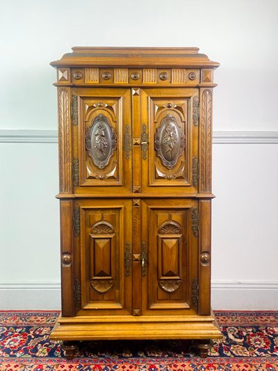 Holland & Sons- cabinet anglais sculptée - Style Renaissance  - XIXeme siecle