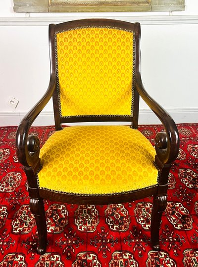 Fauteuil en bois sculpté avec velours jaune - Epoque Restauration - France