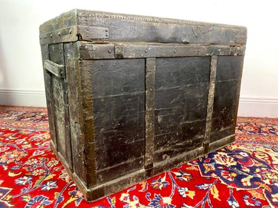 Parisian travel trunk in black wood and brass - 19th century Paris France