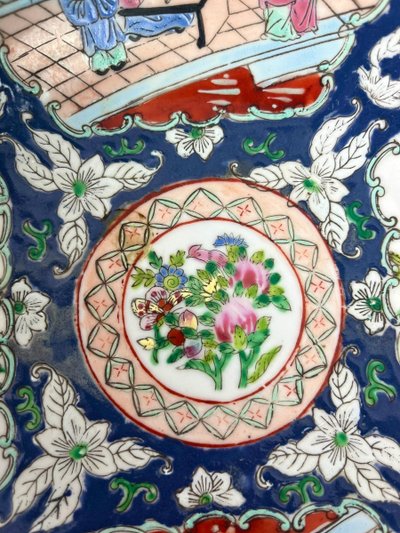 Grand bol en porcelaine émaillée- scène de palais - Chine -  Dynastie Qing- XIXeme siècle
