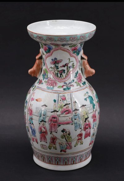 Vase balustre en porcelaine émaillée de la famille rose - Chine - Canton - Fin du XIXème siecle