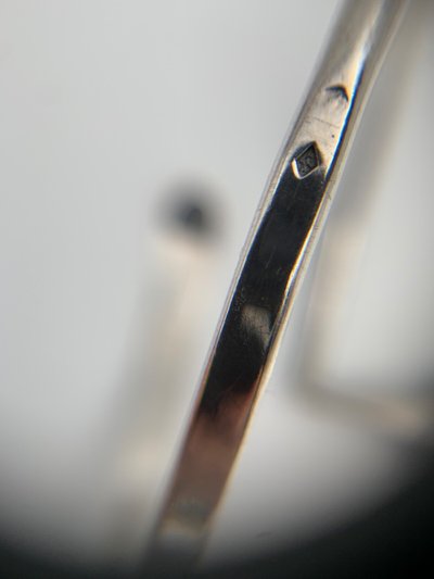 Armreif aus Sterlingsilber (800/1000) mit spiralförmigem und ovalem weißen Stein, 21 Gramm