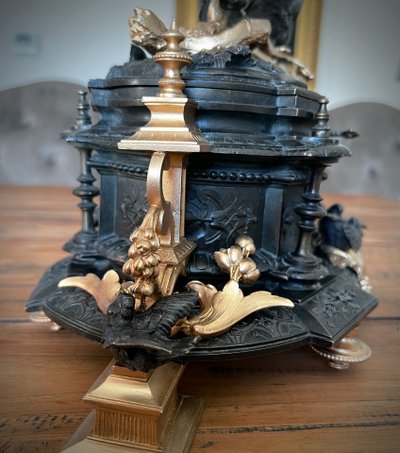 Napoleon III jewelry box in gilt bronze and bronze signed Jules Moigniez