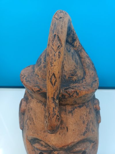 Anthropomorphe Maske mit serpentiformer Kimme - Westafrika Herkunft: Sammlung von Jacques