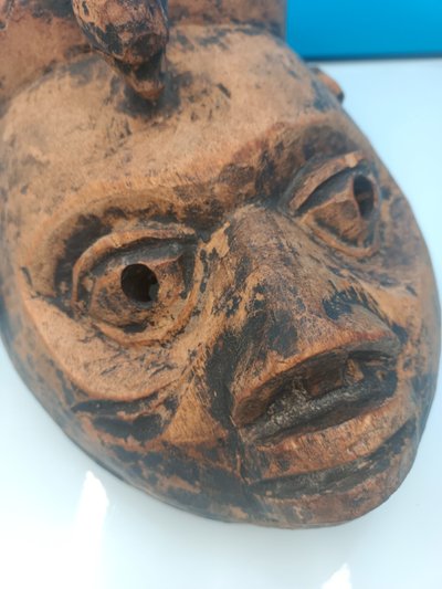 Anthropomorphe Maske mit serpentiformer Kimme - Westafrika Herkunft: Sammlung von Jacques