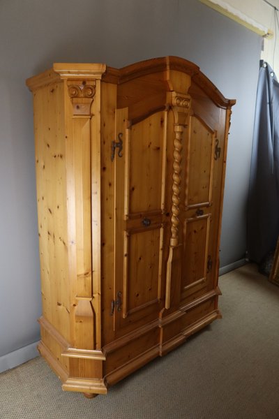 XXth century pine armoire