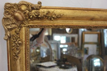 Refined and refined molding for this pair of Napoleon III beaded medallions, original gold leaf finish. Can be placed in both directions.  Reference: Demeter