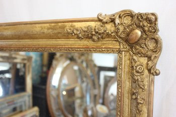 Refined and refined molding for this pair of Napoleon III beaded medallions, original gold leaf finish. Can be placed in both directions.  Reference: Demeter