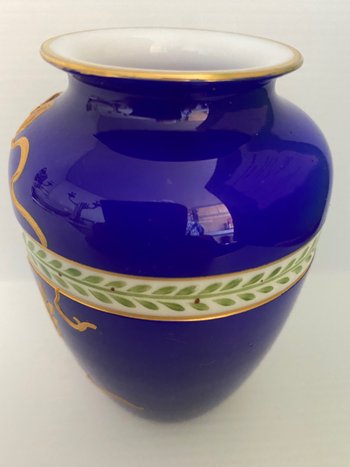 DOUBLE LAYER VASE IN OPALINE OF SAINT LOUIS