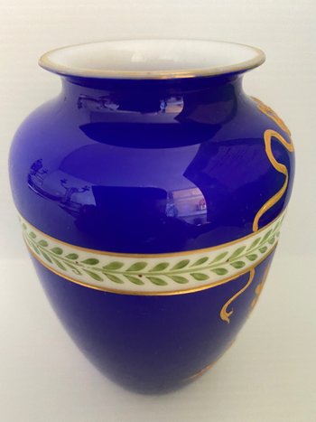 DOUBLE LAYER VASE IN OPALINE OF SAINT LOUIS