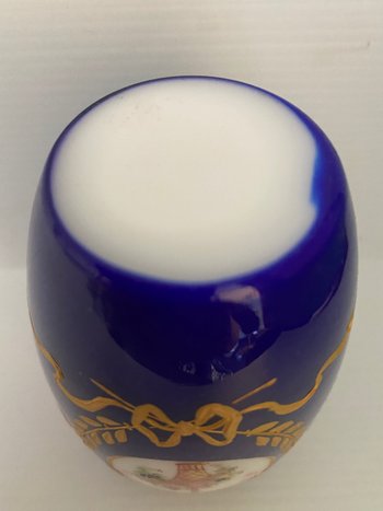 DOUBLE LAYER VASE IN OPALINE OF SAINT LOUIS