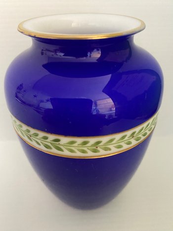 DOUBLE LAYER VASE IN OPALINE OF SAINT LOUIS