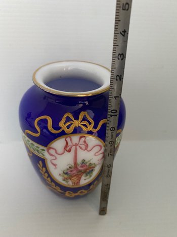 DOUBLE LAYER VASE IN OPALINE OF SAINT LOUIS