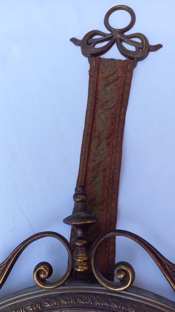 Round wall mirror in the Louis XV style (19th century)