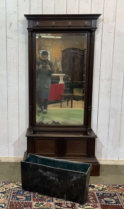Armadio in rovere di fine Ottocento con fioriera