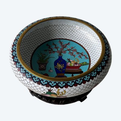 Coupe cloisonnée sur son support en bois début XXe Chine décor de fruits
