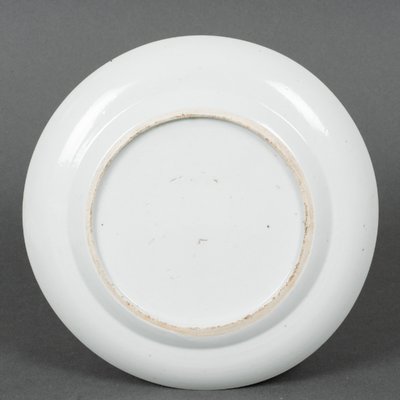 Assiette en porcelaine Canton XIXe décor de papillons