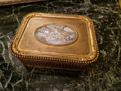 Bronzekästchen mit Dekor einer galanten Szene Napoleon III.