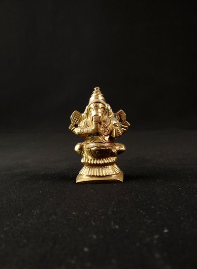 Sculpture Dieu Ganesh assis en bronze doré idole miniature ciselée