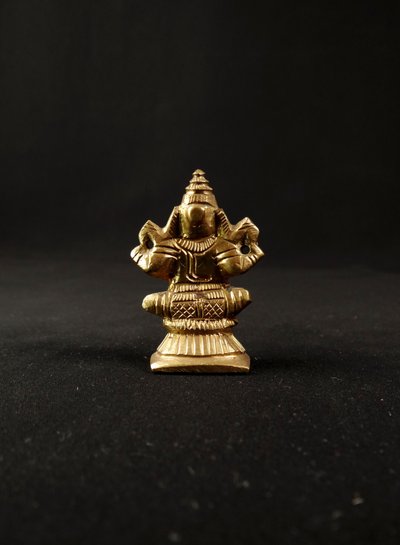 Sculpture Dieu Ganesh assis en bronze doré idole miniature ciselée