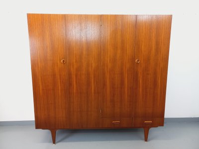Armadio vintage in teak in stile scandinavo degli anni '60