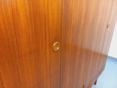 Armadio vintage in teak in stile scandinavo degli anni '60