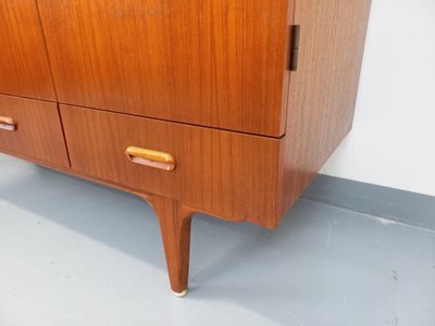 Armadio vintage in teak in stile scandinavo degli anni '60