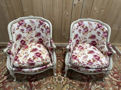 Paire de fauteuils - bergères de style Louis XV