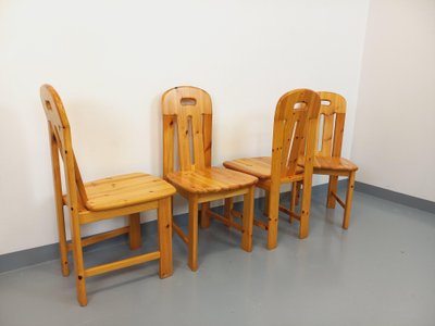Set of 4 vintage pine chairs from the 70s/80s