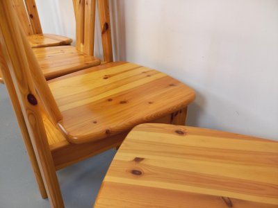 Set of 4 vintage pine chairs from the 70s/80s