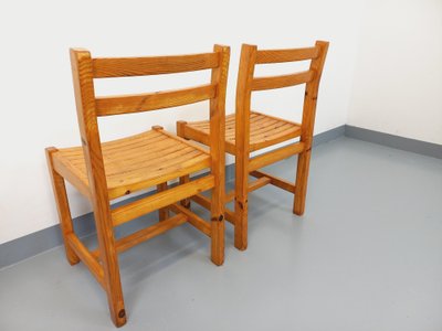 Pair of vintage pine chairs from the 1970s