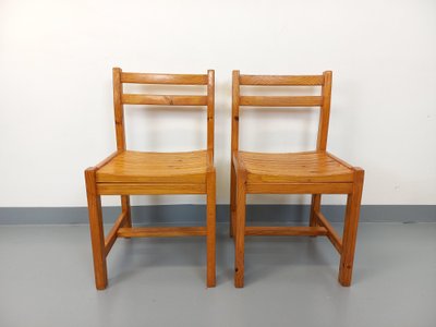 Pair of vintage pine chairs from the 1970s