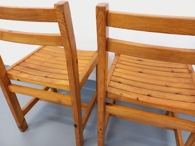 Pair of vintage pine chairs from the 1970s
