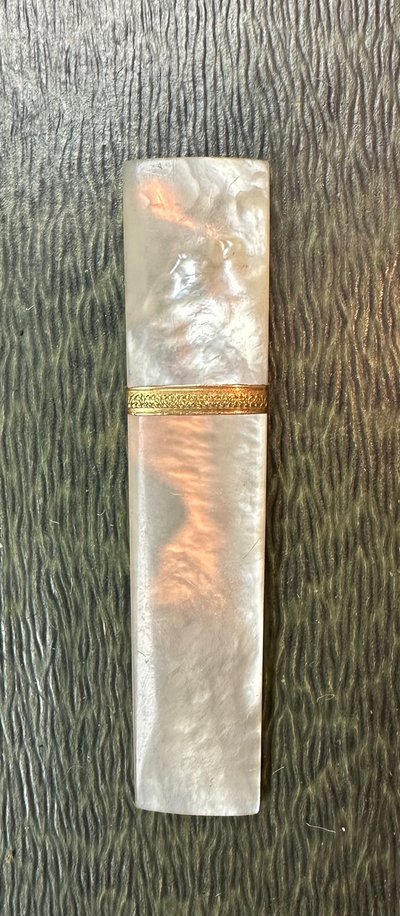 Kleines, kostbares Etui