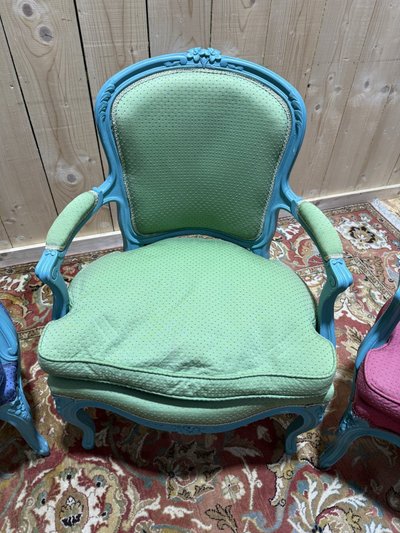 Suite de 4 fauteuils cabriolets de style Louis XV