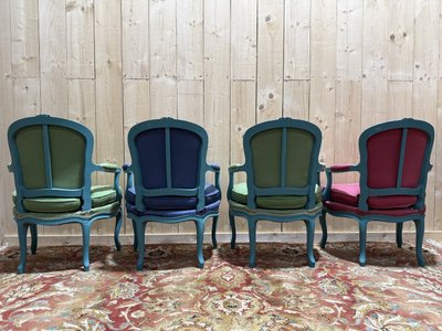 Suite de 4 fauteuils cabriolets de style Louis XV