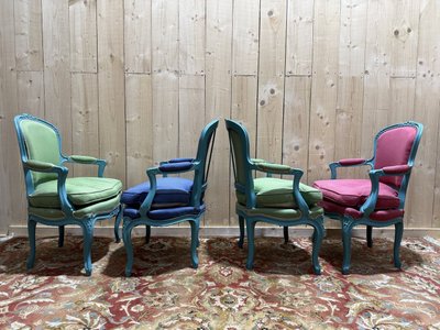 Suite de 4 fauteuils cabriolets de style Louis XV