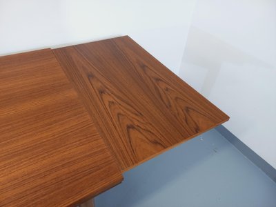 Vintage Scandinavian style teak dining table from the 1950s/60s with extensions