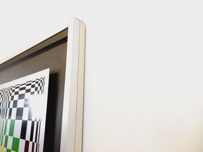 Tableau type sérigraphie en damier cinétique sur aluminium, design abstrait