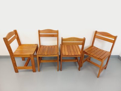 Set of 4 vintage pine chairs from the 1970s