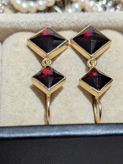 Orecchini pendenti in oro 18k e granati di Perpignan, 6,41 g CIRCA 2000