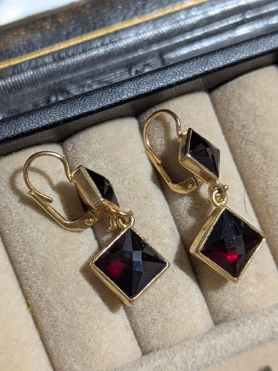 Orecchini pendenti in oro 18k e granati di Perpignan, 6,41 g CIRCA 2000