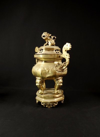 Brûle encens Chinois en bronze doré à décor de Chien de Fô période Qing XIXème