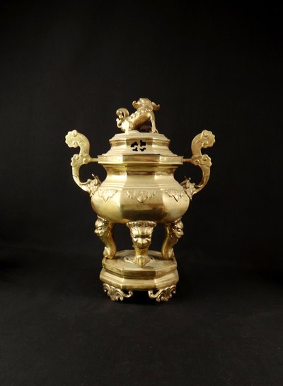 Brûle encens Chinois en bronze doré à décor de Chien de Fô période Qing XIXème