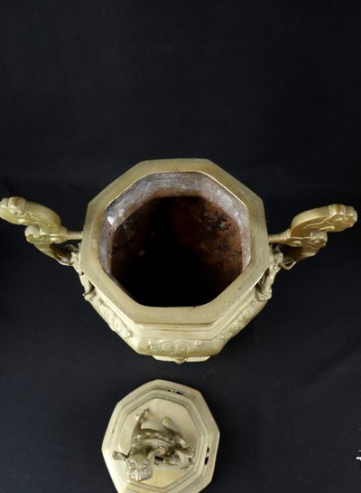 Brûle encens Chinois en bronze doré à décor de Chien de Fô période Qing XIXème