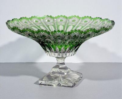 ROUND CUP ON GREEN PEDESTAL IN HAND-HEWN BOHEMIAN CRYSTAL