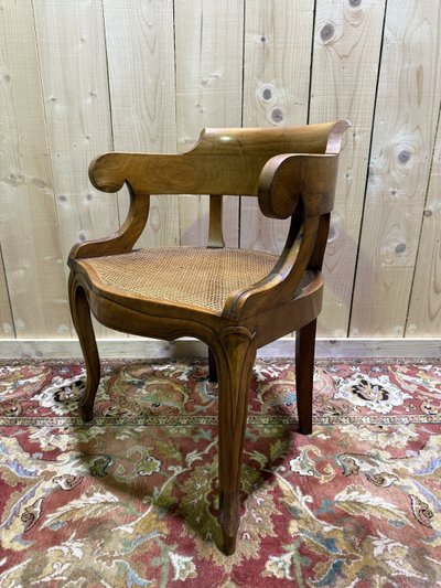 Fauteuil de bureau Louis Philippe en noyer et cannage